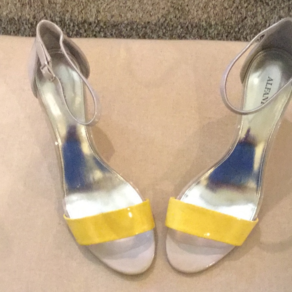 Shoes - Picture 2 of 4